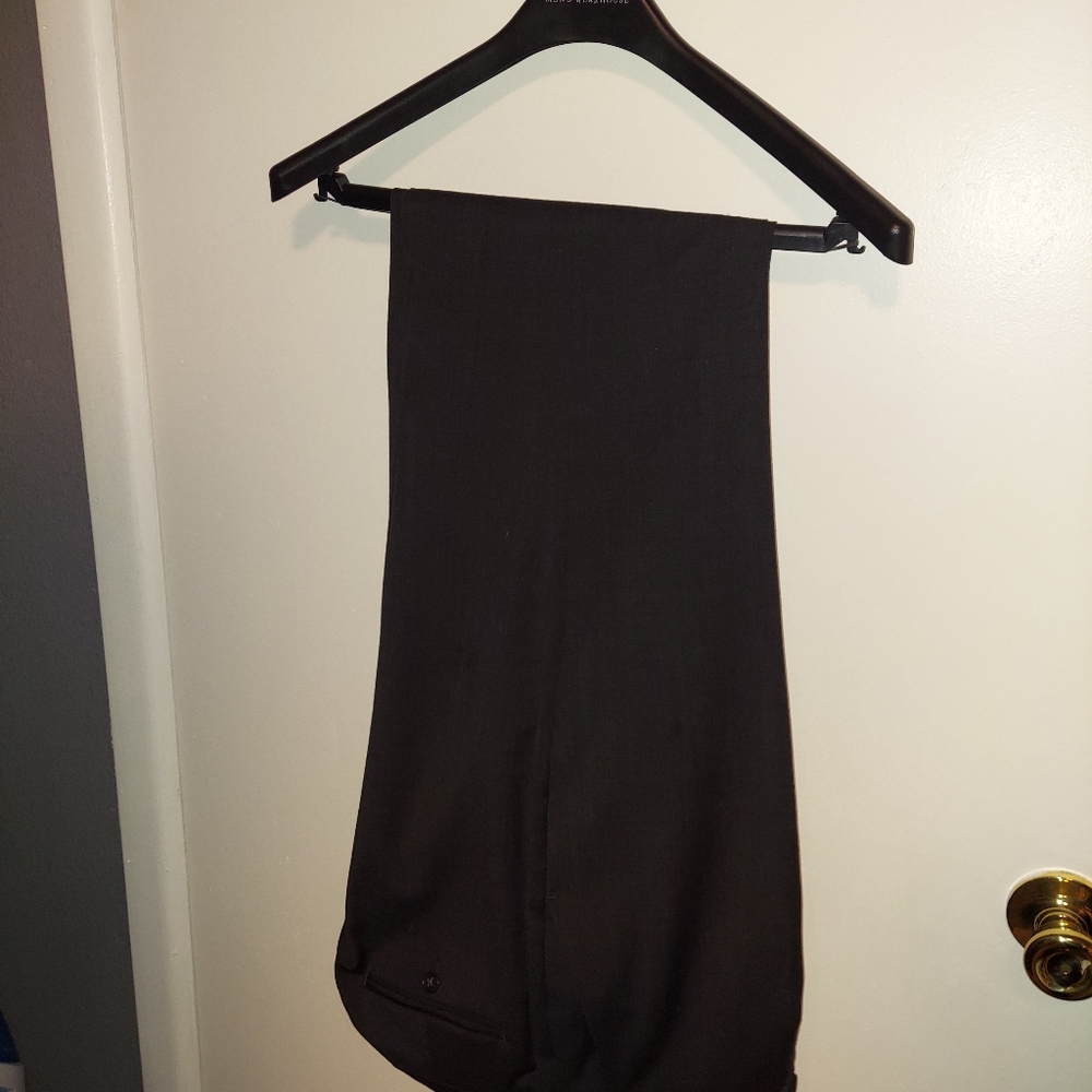 Men's Warehouse-Pronto Uomo wool suit. 44short, 38/30 pants, shirt 17 1/2- 32/33 - Picture 5 of 8